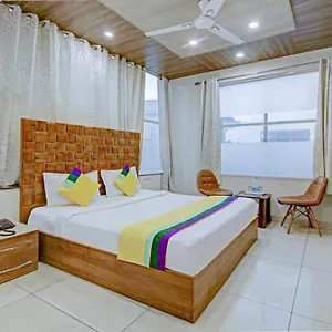 oyo-28142-hotel-sharrytel.shimlahotels.net/